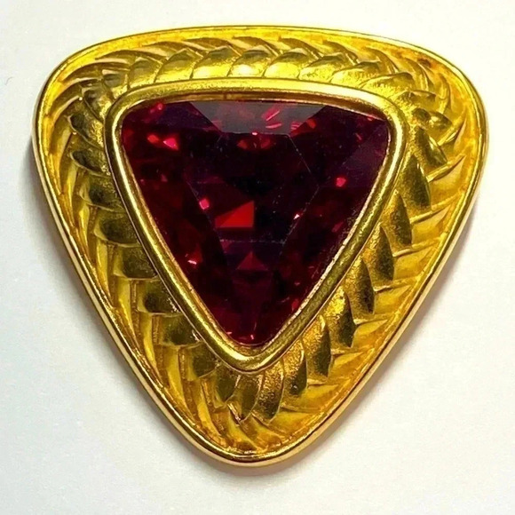 SUNG VINTAGE GOLD BROOCH WITH FACETED RED STONE - Picture 1 of 9